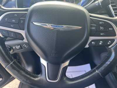 2015 Chrysler 200, $7975. Photo 11