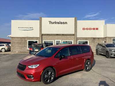 2026 Chrysler Pacifica, $42731. Photo 1