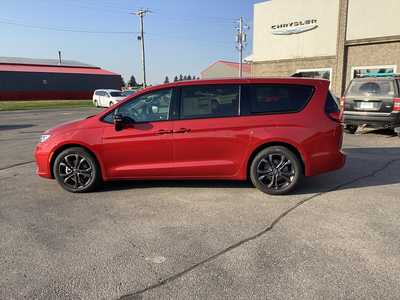 2026 Chrysler Pacifica, $42731. Photo 2
