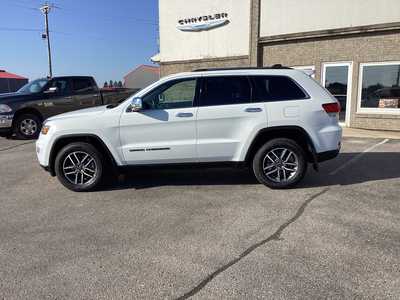 2021 Jeep Grand Cherokee, $25575. Photo 2