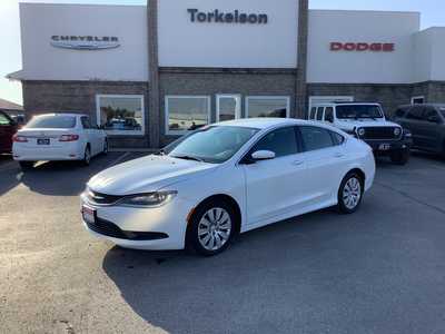 2016 Chrysler 200, $7975. Photo 1