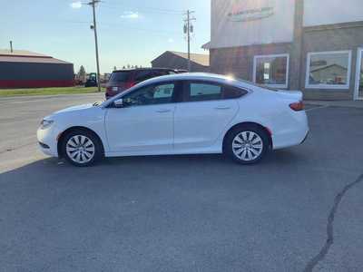 2016 Chrysler 200, $7975. Photo 2
