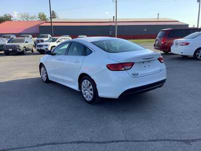 2016 Chrysler 200, $7975. Photo 3