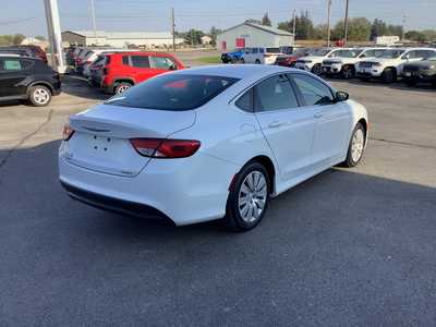 2016 Chrysler 200, $7975. Photo 4