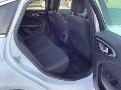 2016 Chrysler 200, $7975. Photo 8