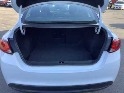 2016 Chrysler 200, $7975. Photo 9