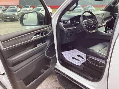 2024 Jeep Wagoneer, $47975. Photo 11