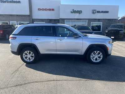 2023 Jeep Grand Cherokee, $35975. Photo 2