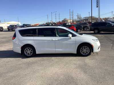 2021 Chrysler Pacifica, $25975. Photo 5
