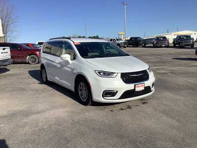 2021 Chrysler Pacifica, $25975. Photo 6