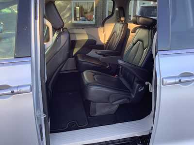 2024 Chrysler Pacifica, $32575. Photo 9