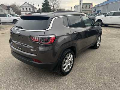 2022 Jeep Compass, $22575. Photo 3