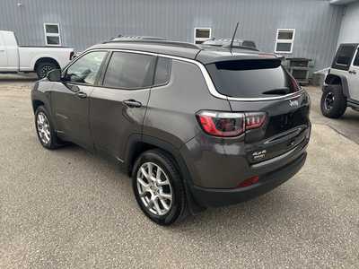2022 Jeep Compass, $22575. Photo 4