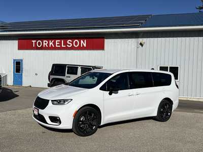 2026 Chrysler Pacifica, $46443. Photo 1