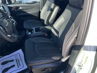 2026 Chrysler Pacifica, $46443. Photo 11
