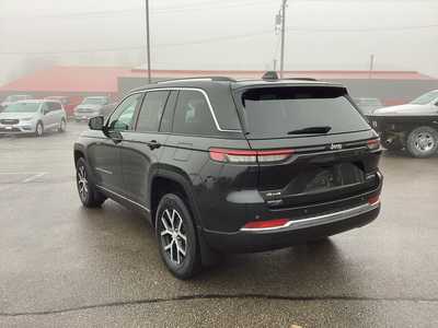2023 Jeep Grand Cherokee, $29975. Photo 3