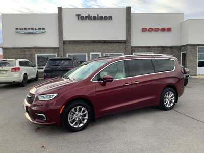 2021 Chrysler Pacifica, $28975. Photo 1