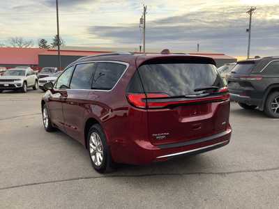 2021 Chrysler Pacifica, $28975. Photo 3