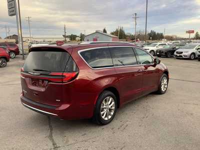 2021 Chrysler Pacifica, $28975. Photo 4