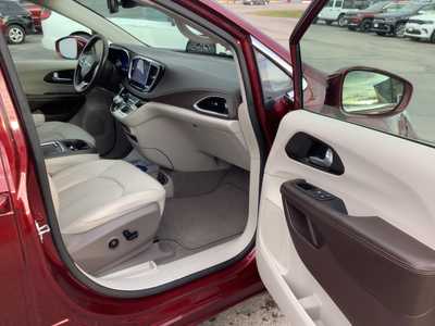 2021 Chrysler Pacifica, $28975. Photo 7