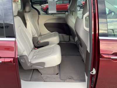 2021 Chrysler Pacifica, $28975. Photo 8
