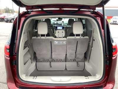 2021 Chrysler Pacifica, $28975. Photo 10