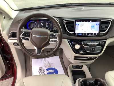 2021 Chrysler Pacifica, $28975. Photo 12