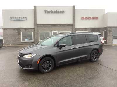 2018 Chrysler Pacifica, $13975. Photo 1