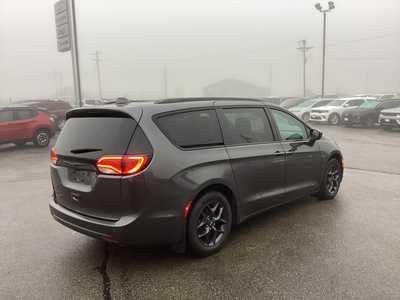 2018 Chrysler Pacifica, $13975. Photo 4