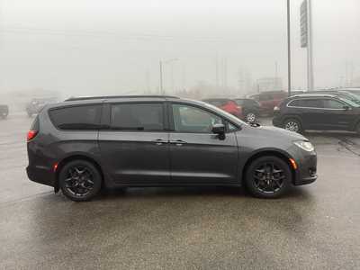 2018 Chrysler Pacifica, $13975. Photo 5