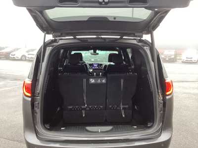 2018 Chrysler Pacifica, $13975. Photo 9