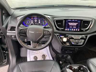 2018 Chrysler Pacifica, $13975. Photo 11