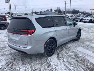 2026 Chrysler Pacifica, $47541. Photo 4