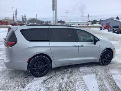 2026 Chrysler Pacifica, $47541. Photo 5