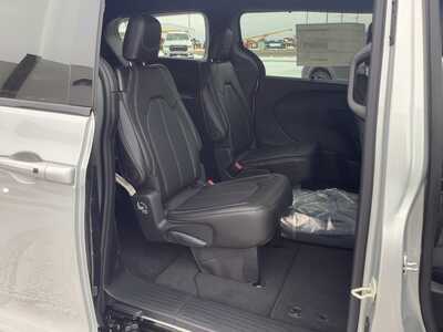 2026 Chrysler Pacifica, $47541. Photo 8