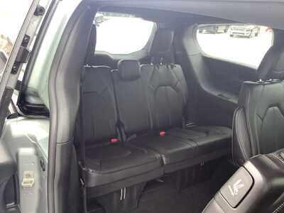 2026 Chrysler Pacifica, $47541. Photo 9