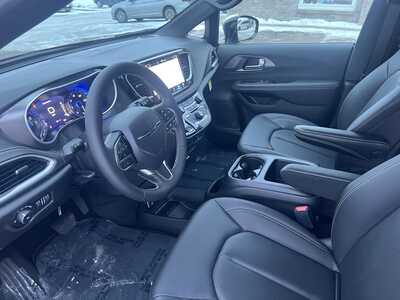 2026 Chrysler Pacifica, $43278. Photo 8