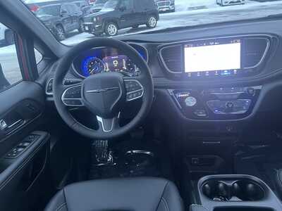 2026 Chrysler Pacifica, $43278. Photo 9