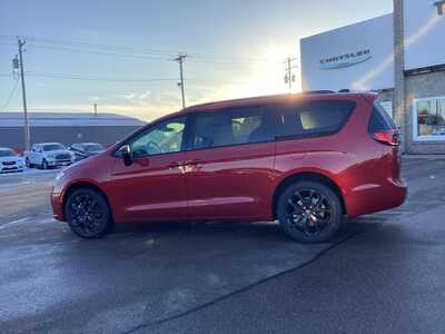 2026 Chrysler Pacifica, $50237. Photo 2
