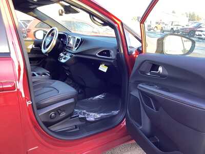 2026 Chrysler Pacifica, $50237. Photo 7