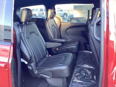 2026 Chrysler Pacifica, $50237. Photo 9