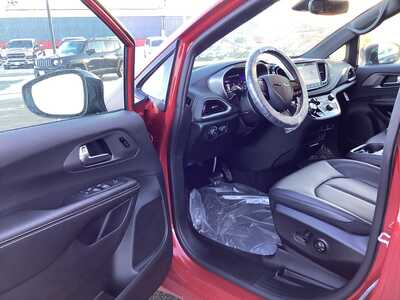 2026 Chrysler Pacifica, $50237. Photo 12
