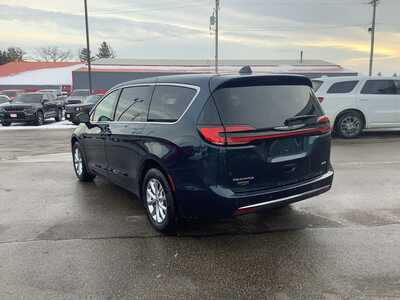 2023 Chrysler Pacifica, $31975. Photo 3