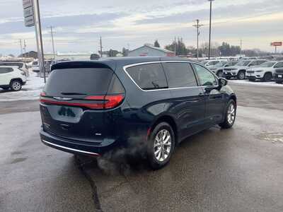2023 Chrysler Pacifica, $31975. Photo 4