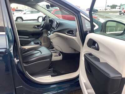 2023 Chrysler Pacifica, $31975. Photo 7