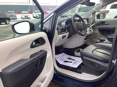 2023 Chrysler Pacifica, $31975. Photo 11