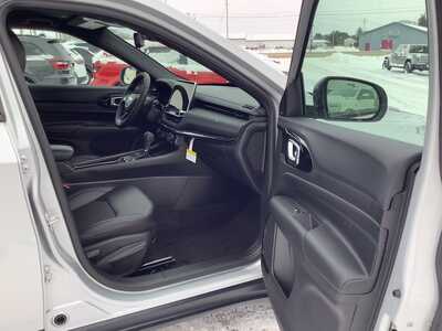 2026 Jeep Compass, $32771. Photo 7