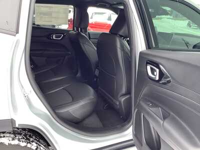 2026 Jeep Compass, $32771. Photo 8