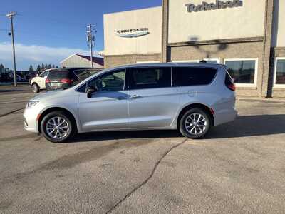2026 Chrysler Pacifica, $45791. Photo 2