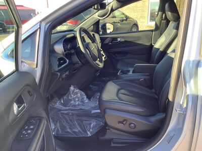 2026 Chrysler Pacifica, $45791. Photo 11